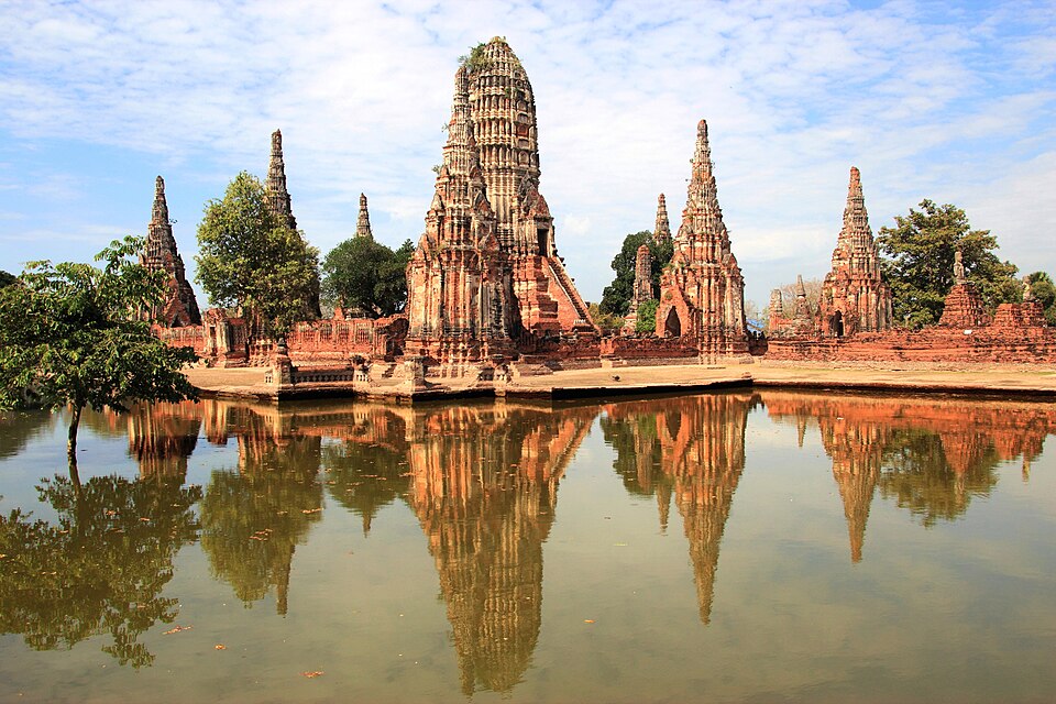 Wat_Chaiwatthanaram_and_Reflection