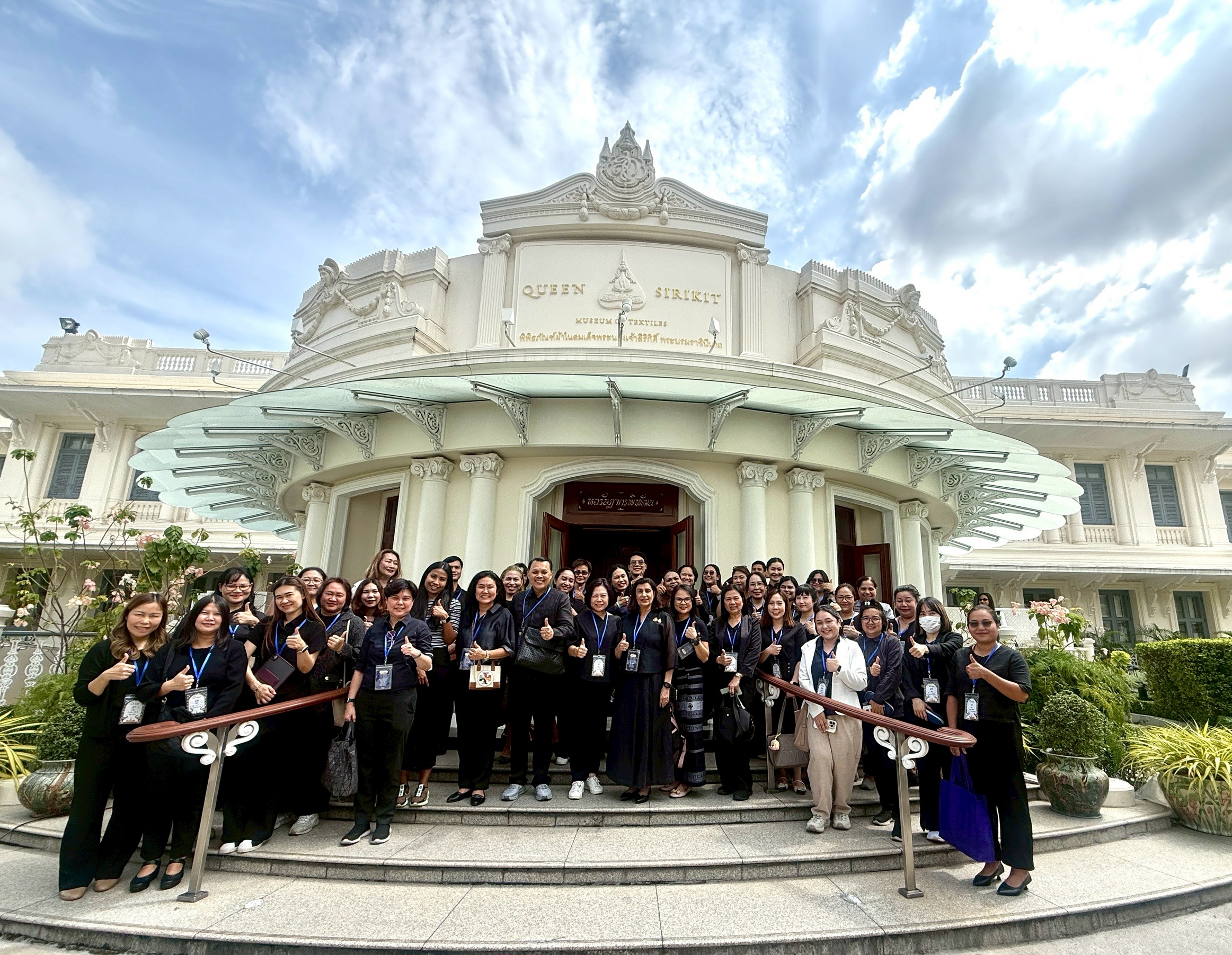 LINE_ALBUM_Day 1 - 2726_260708_188